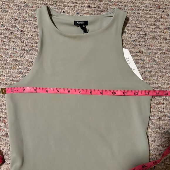 NWT Express Body Contour High Compression High Neck Cropped Tank Sage- Size XS - Picture 7 of 8
